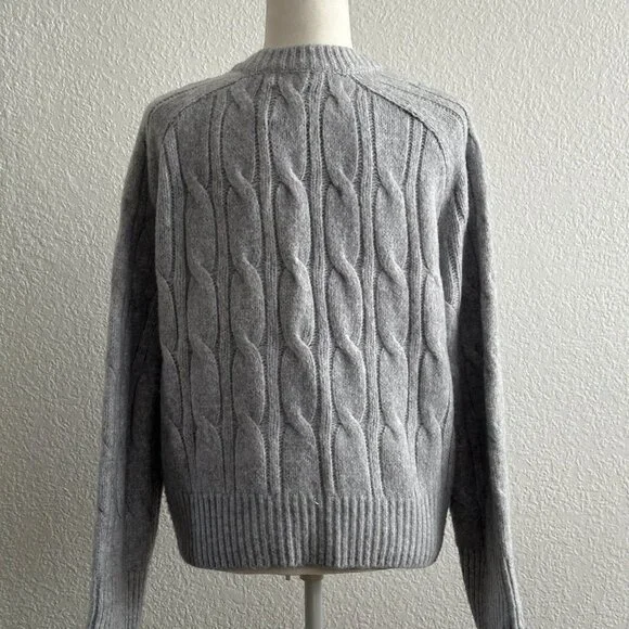 Abercrombie & Fitch Gray Cable Knit Crewneck Sweater – Size Small - Picture 4 of 8